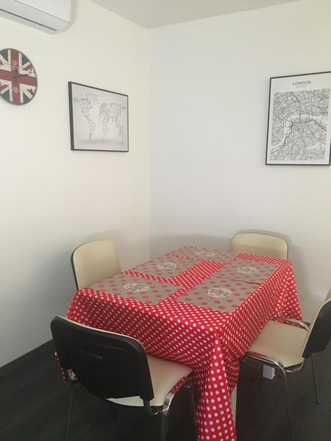 Buckingham Palace Apartman, เดเบรตเซน ภายนอก รูปภาพ