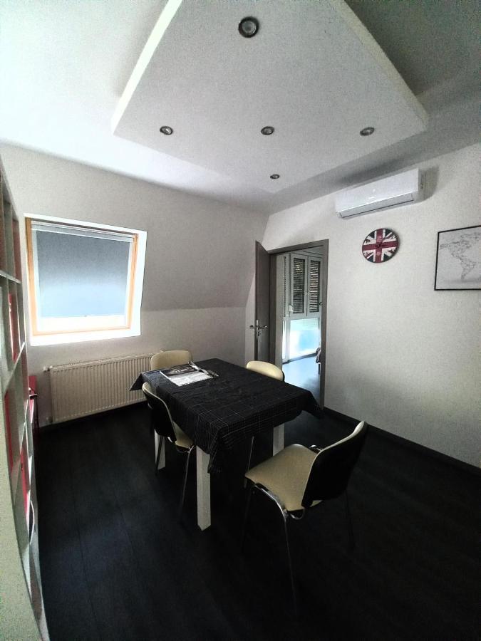 Buckingham Palace Apartman, เดเบรตเซน ภายนอก รูปภาพ